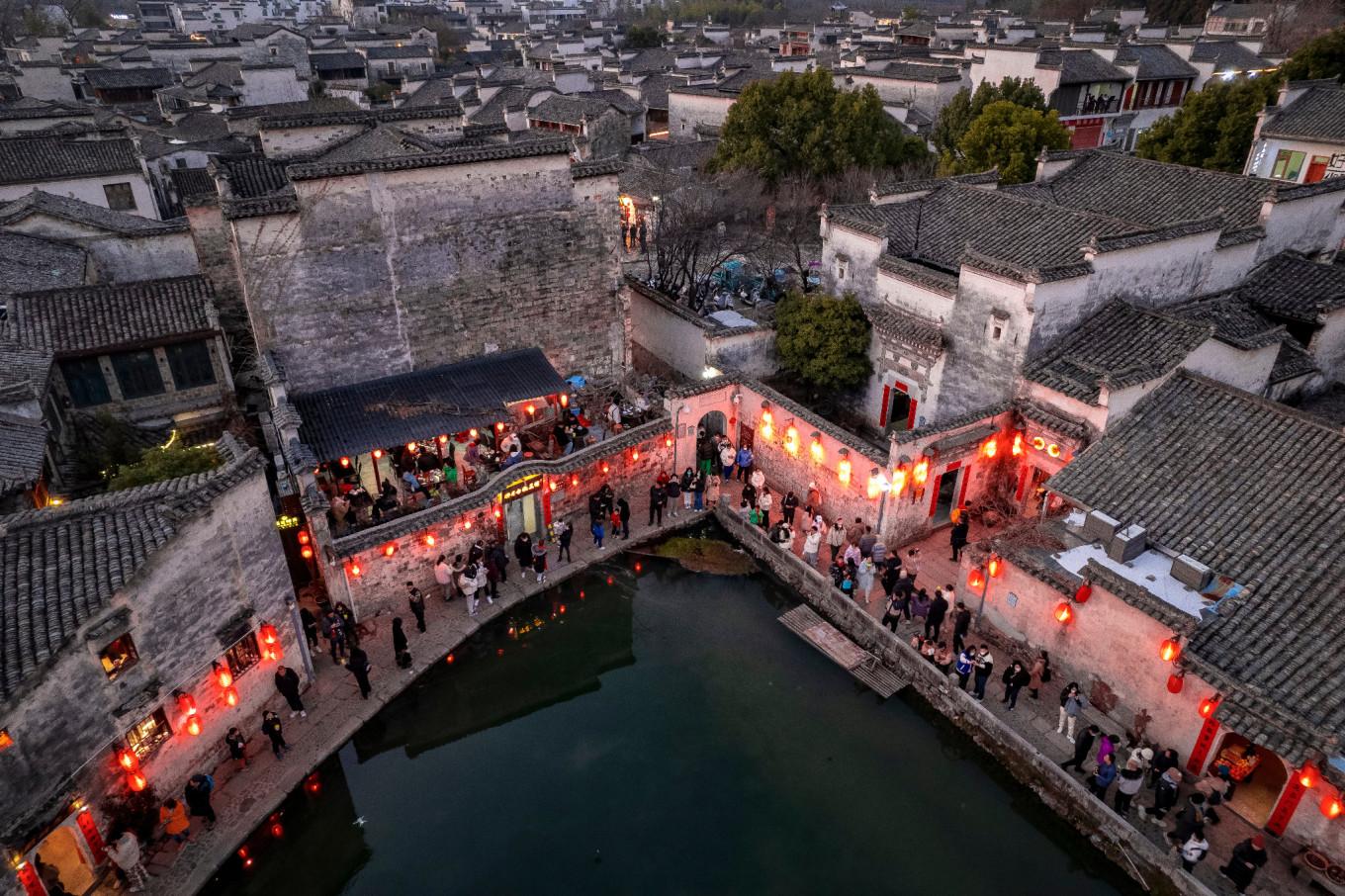 在宏村绘制花灯,安徽宏村夜晚花灯