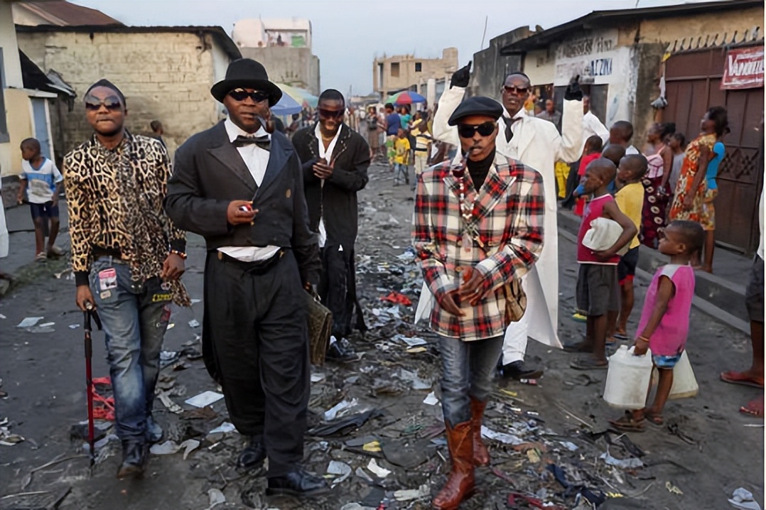 疯狂的非洲“高质量男”：为了一套衣服，不惜卖掉自己的房子