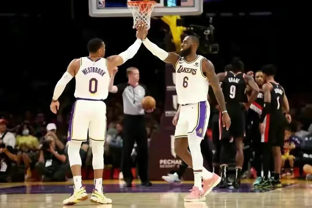 最强nba詹姆斯天选之子突破,天选之子詹姆斯的四个冠军