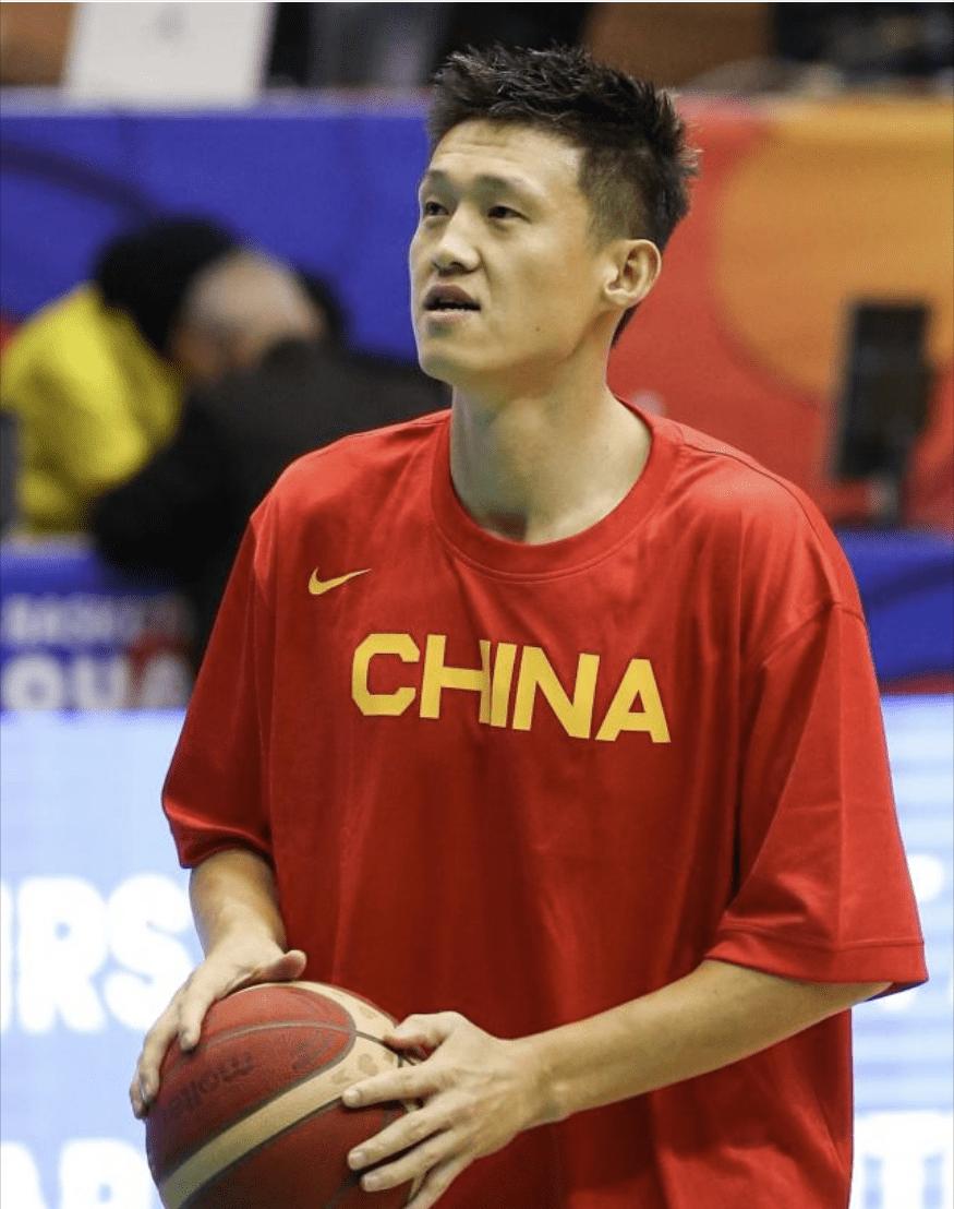 前中国男篮队长，8次获得CBA冠军，34岁还能帮助男篮击败伊朗队