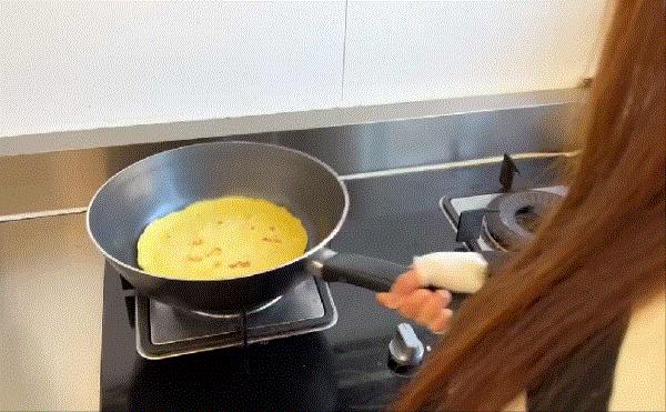 什么材质的锅不粘锅又耐用,刚买回来的锅好用又不粘锅无烟