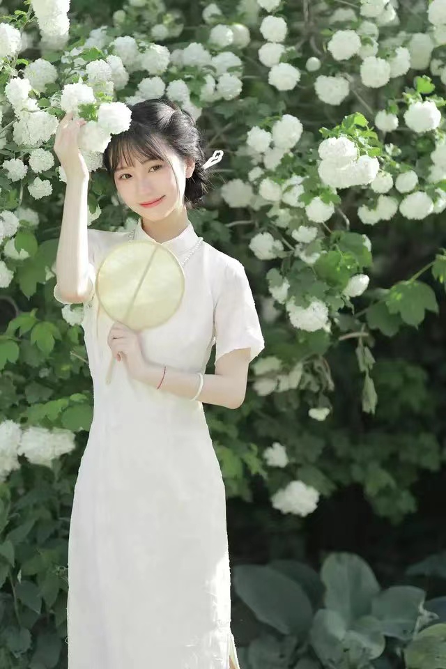 春盼草木发芽，夏盼植物生长