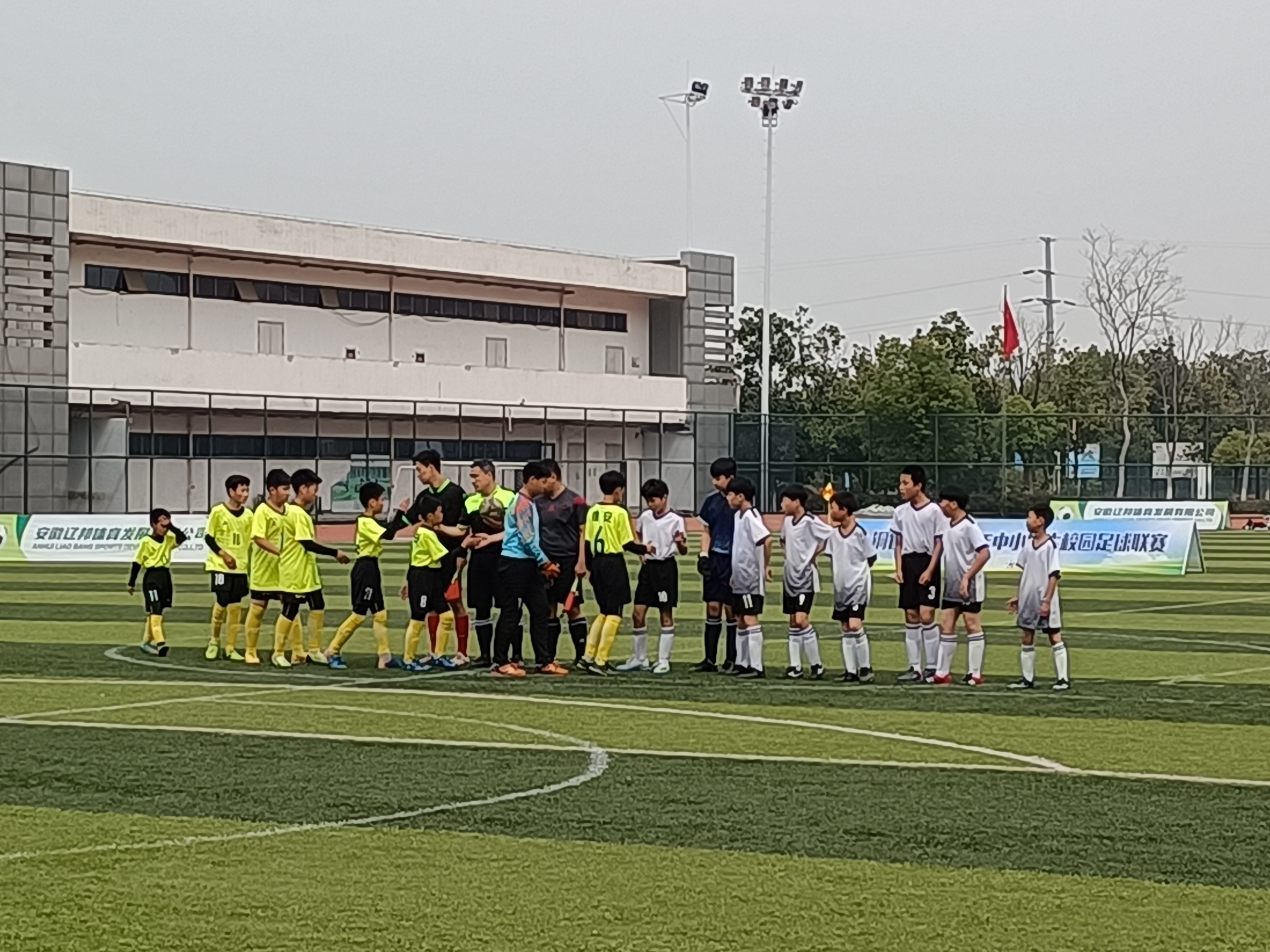 学校足球联赛捷报,小学足球联赛获得双冠