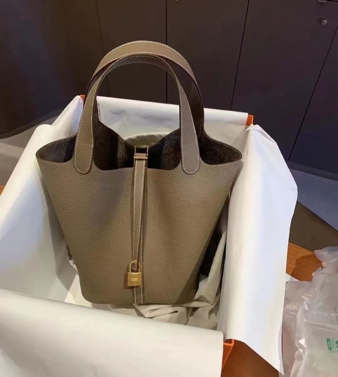 实用大牌包包大容量推荐平价,大容量有质感包包推荐