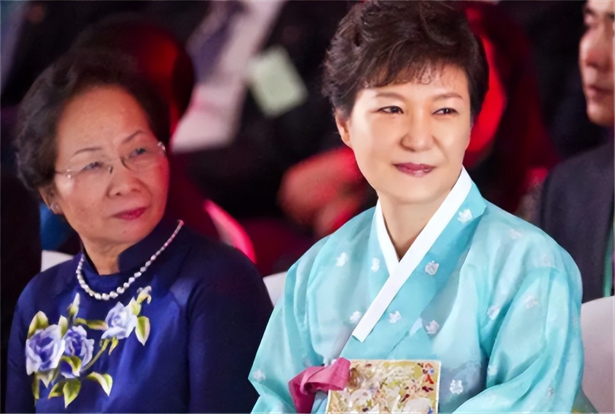 朴槿惠是一个什么样的人,朴槿惠是什么人物