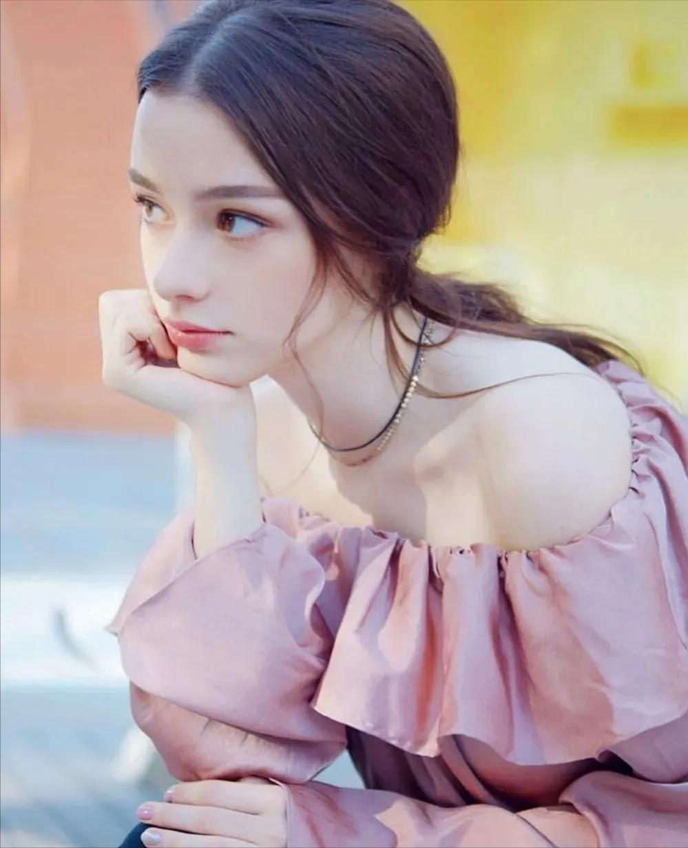 鐩樼偣淇勭綏鏂殑缇庡コ,甯︿綘浜嗚В鐪熷疄鐨勪縿缃楁柉缇庡コ