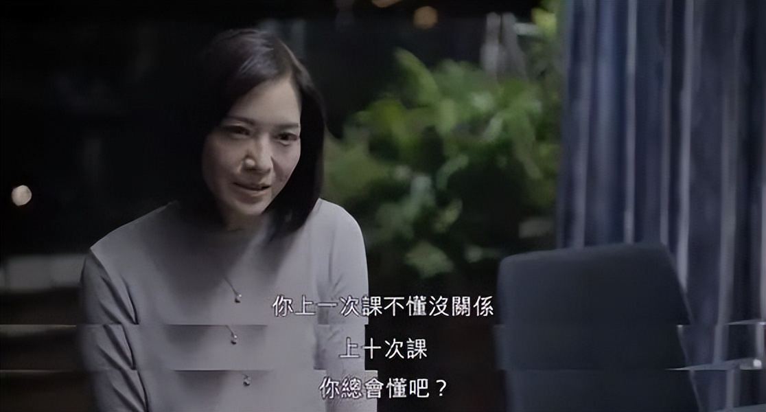 父母不同意女儿买鞋，28岁女儿跪地痛哭：被父母操控的人生多可怕