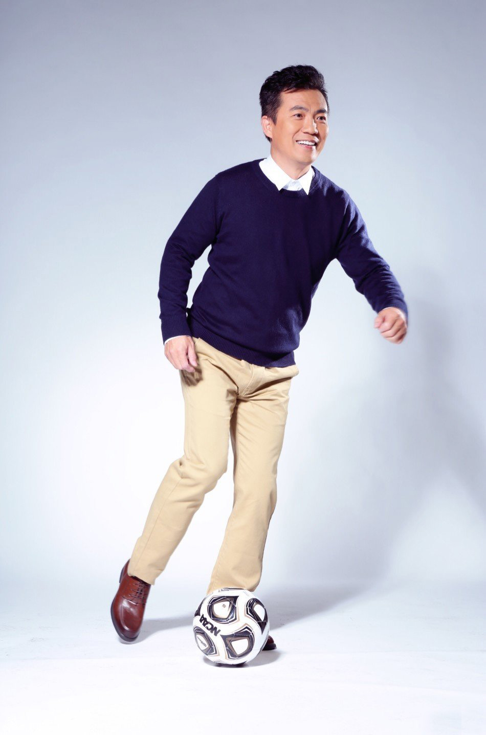 央视主持人黄健翔婚姻,央视体育主持人黄健翔