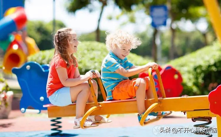 怎么选择衣服的胸围,女孩后背宽选择衣服