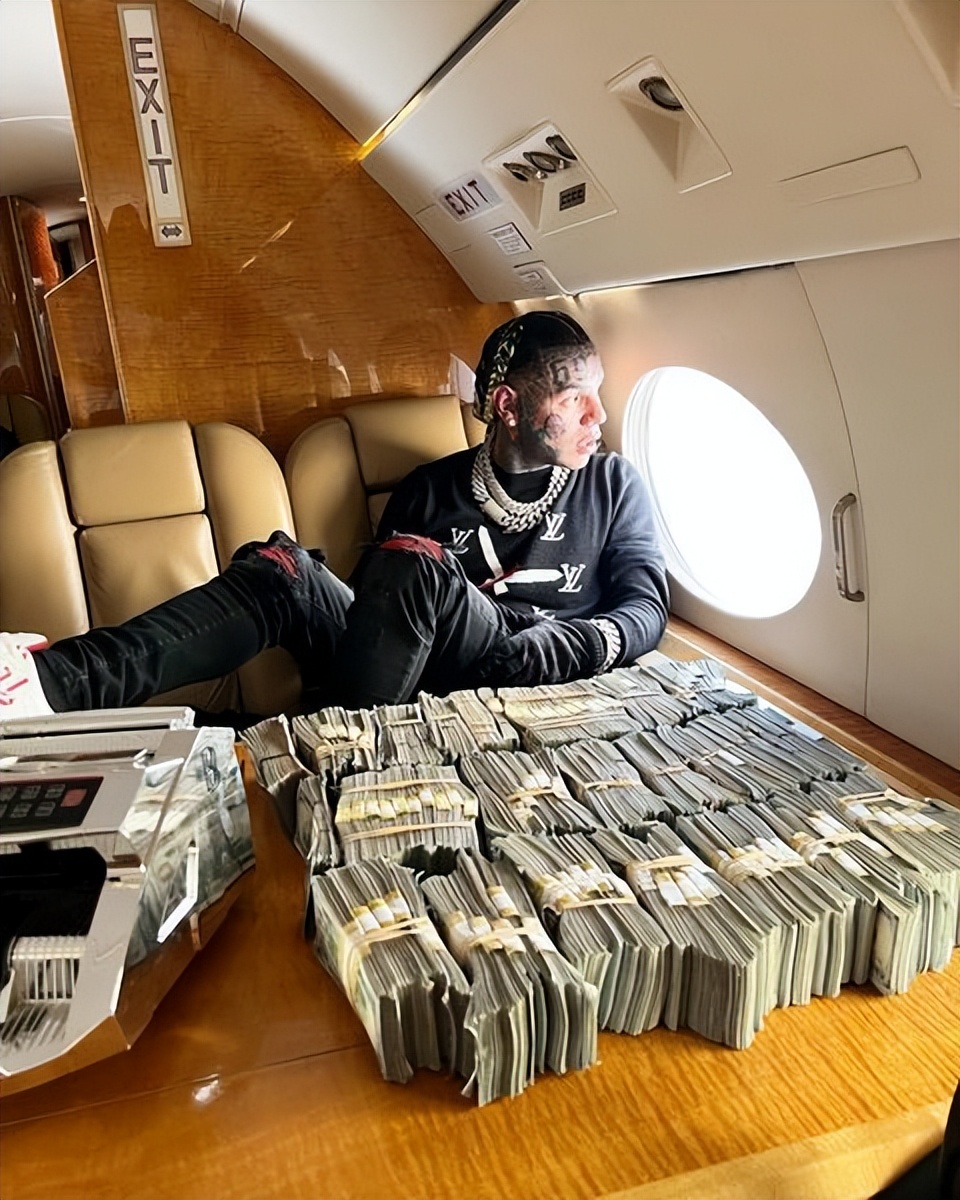 美国说唱歌手来到中国,美国说唱歌手在洛杉矶撒钱