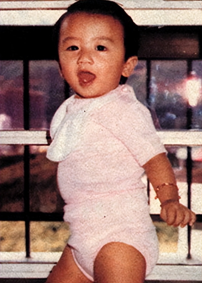 谢霆锋出道当歌手的时候,谢霆锋出道就做主角吗