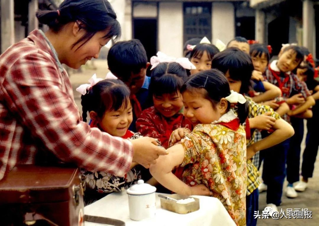 危急时刻他们筑牢生命屏障,守护群众安全他们冲在抗洪一线