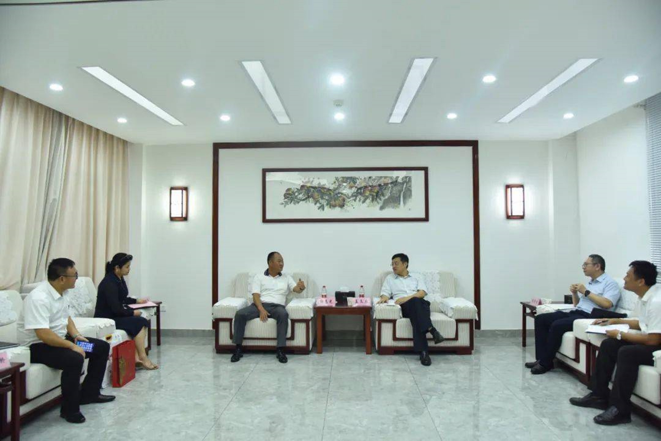 海南万宁第一大民企：力压椰树，老板14岁经商，靠槟榔年入几十亿