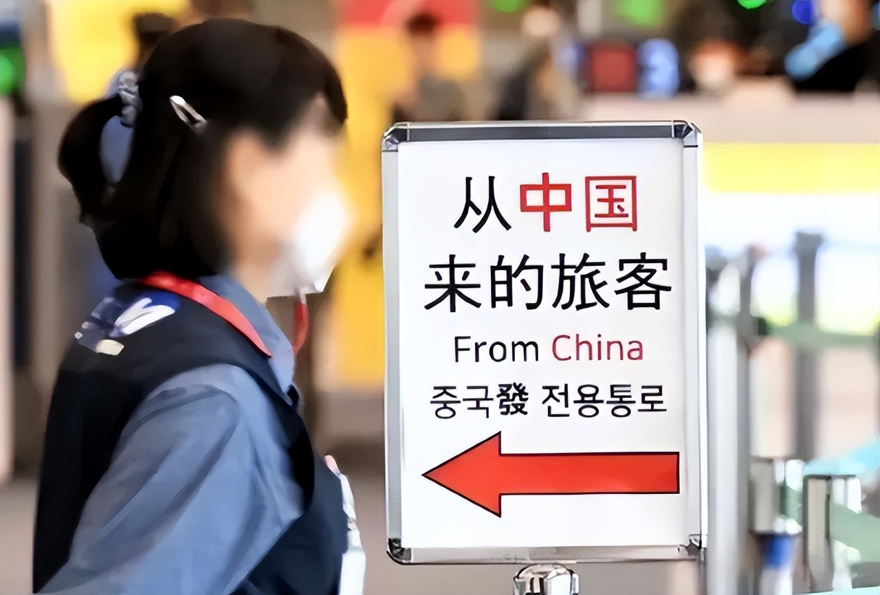 大连海关回应韩籍旅客挂白牌,大连机场给韩旅客挂白牌照片