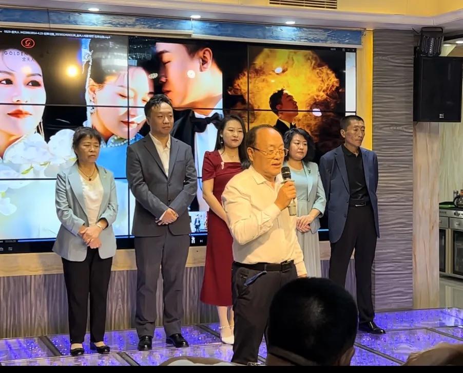 参加侄媳潘雪家的婚礼答谢宴