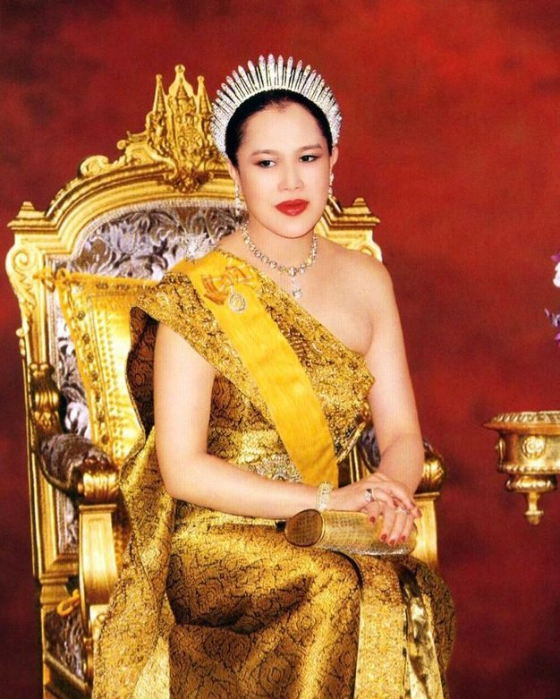 泰国王后诗丽吉钻石王冠,泰国国王皇冠