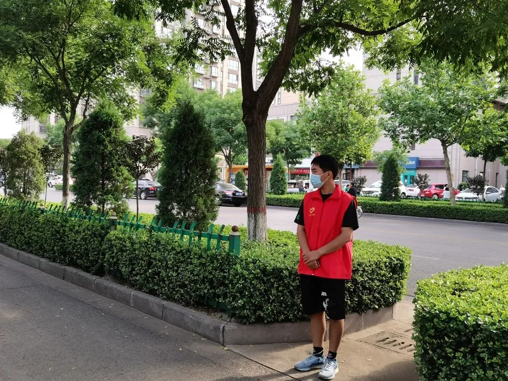 介休青志协红马甲为你护航，愿你旗开得胜，未来闪闪发光