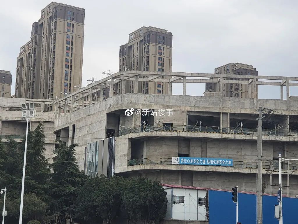 烂尾楼一直被流拍,多处商业中心被拍卖但最终流拍