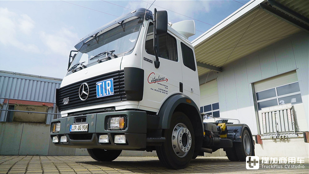 车龄32年性能如新，带你看德国卡车收藏家的爱车：奔驰MK1222S