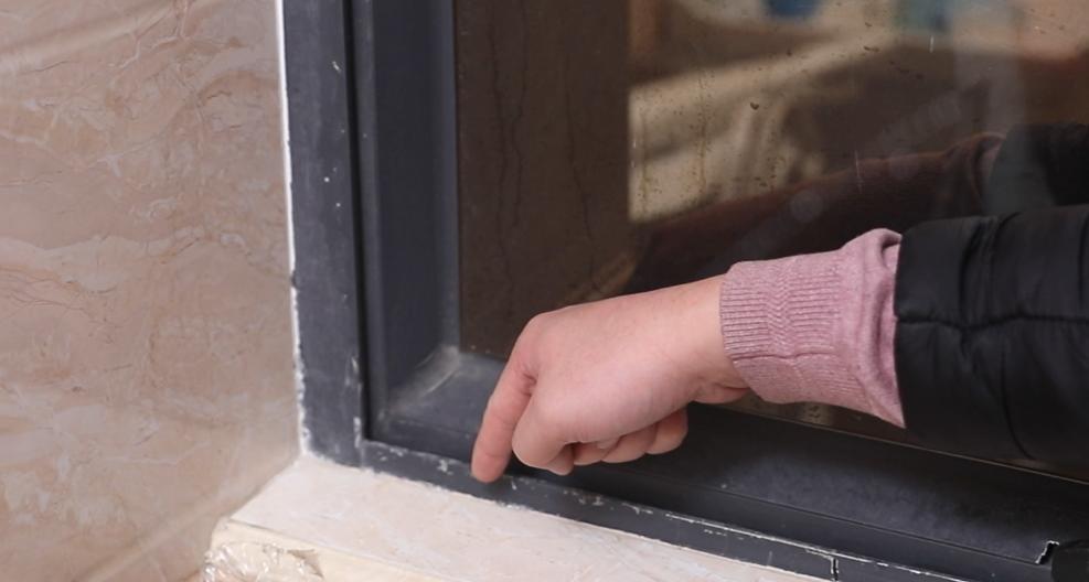 窗户漏风怎么保暖效果最好,家里的窗户漏风应如何进行密封呢