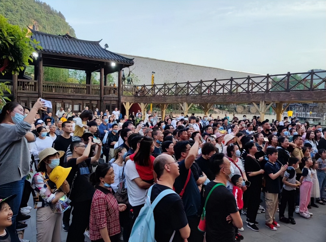 湖南旅游必去十大景点的旅行社,湖南四季中旅国际旅行