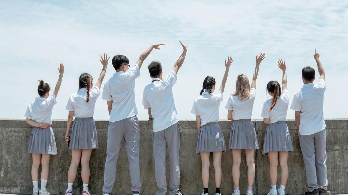 曾经的同学最后都变成陌路人,曾经的好同学如今成了陌生人