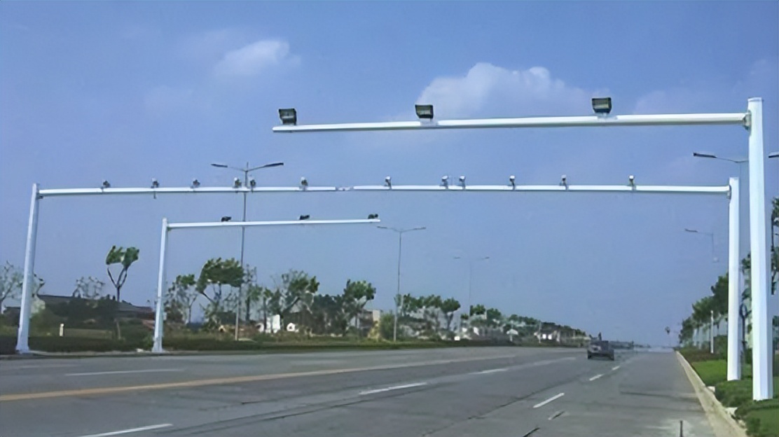 测速电子眼闪烁怎么处罚,电子眼摄像头有闪光灯闪烁