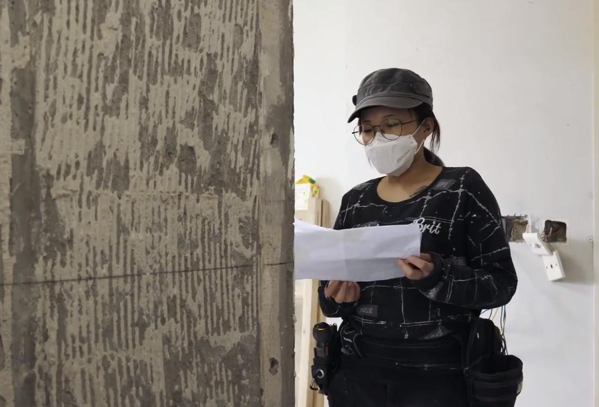 香港90后特效化妆师，移民英国，找不到工作，只能转行成为水电工