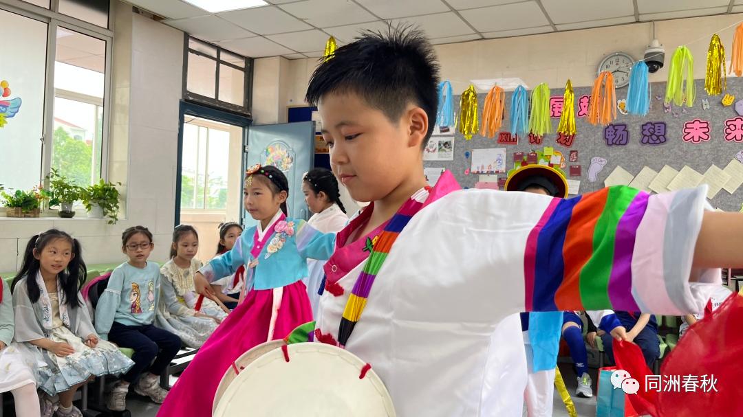 首届56个民族服饰创意大赛,五十六个民族服饰展介绍