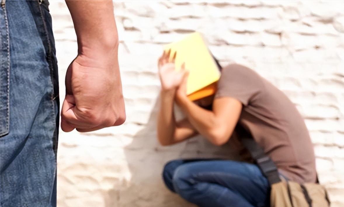 日本教师竟带头欺凌——建议抽烟女学生用菜刀切腹自杀