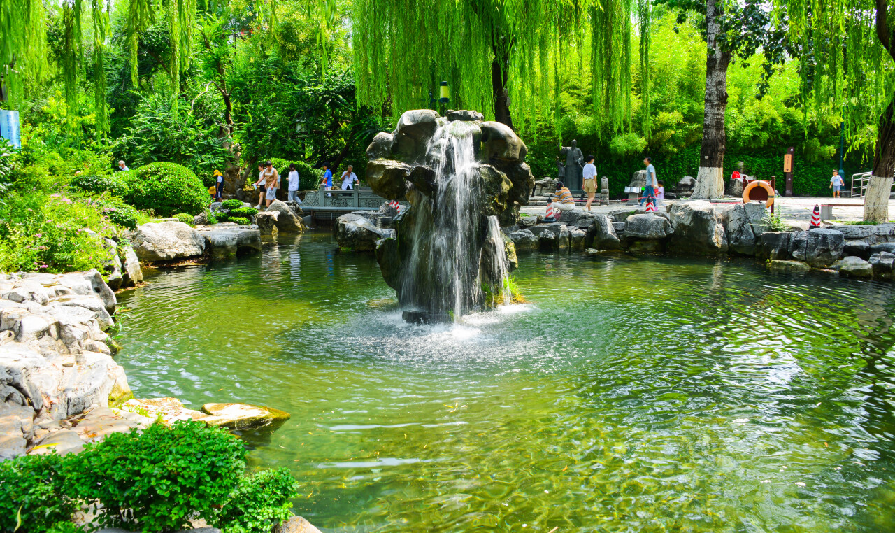 游济南趵突泉大明湖的感慨,趵突腾空润泉城