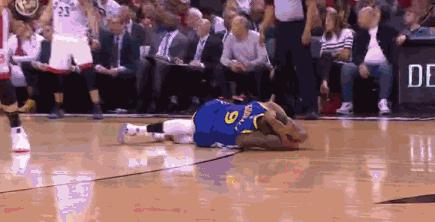 用一生来对抗傲慢与偏见，万字长文记录库里的乔丹精神