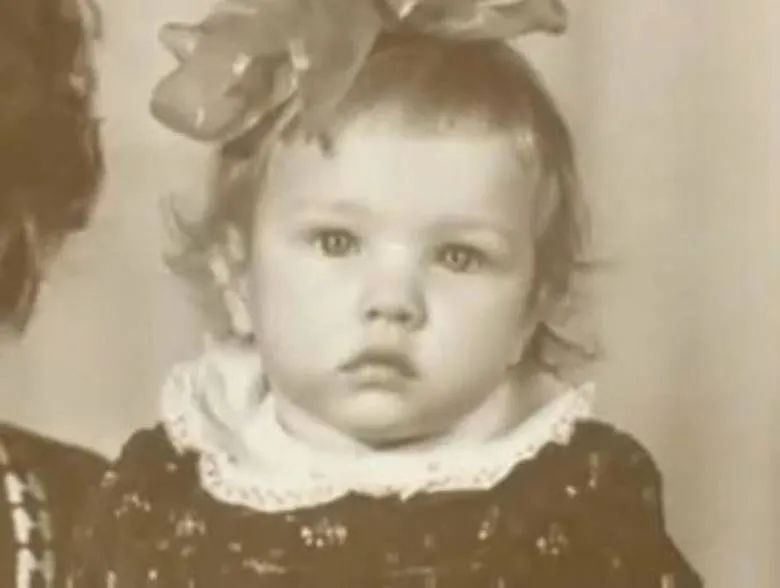 身价200亿LV太子妃找回失散多年的亲妹！网友傻眼：还缺妹妹吗？