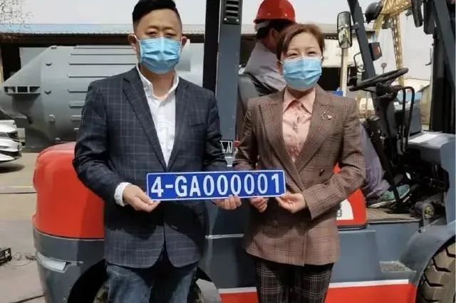 是谁给了这个省首辆国Ⅳ牌照非道路移动机械动力？