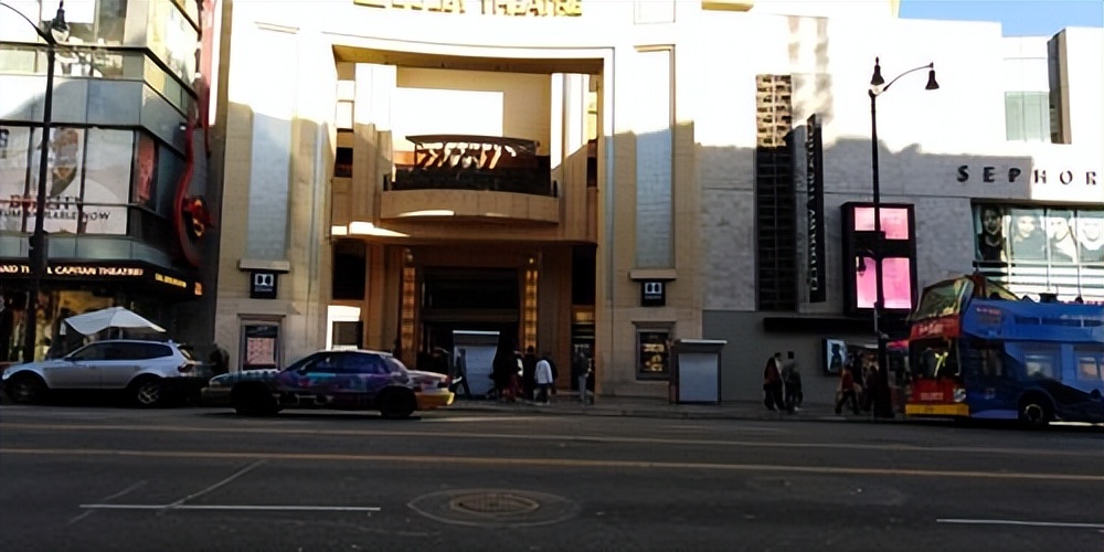 纽约罗克菲勒中心电影产业奠基的兴起与发展