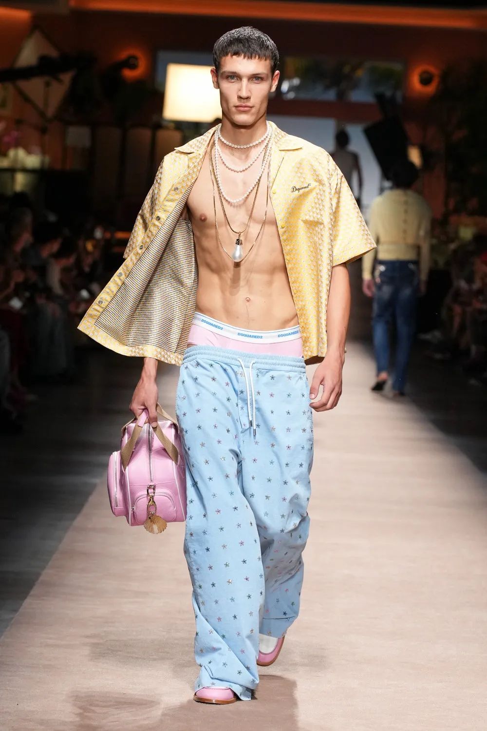 阿玛尼2024米兰春夏时装秀,2024米兰春夏时装周时间表