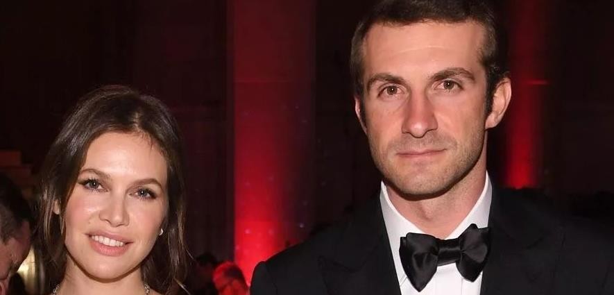 达莎·朱可娃和罗曼阿布拉莫维奇 (达瑞亚·达莎·朱可娃2009年)