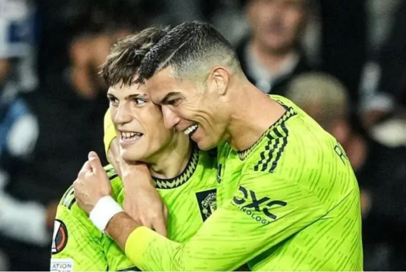 飘了！19岁小将晒身穿曼联7号球衣接班C罗上赛季5球4助