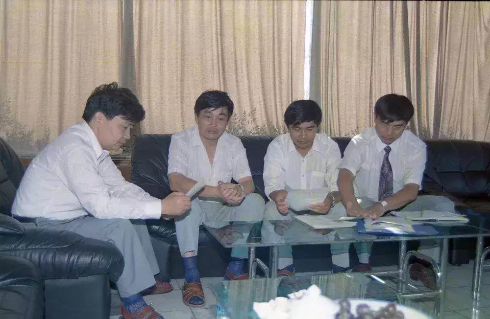 靠10万元发家的江苏首富,1000元起家的四川首富