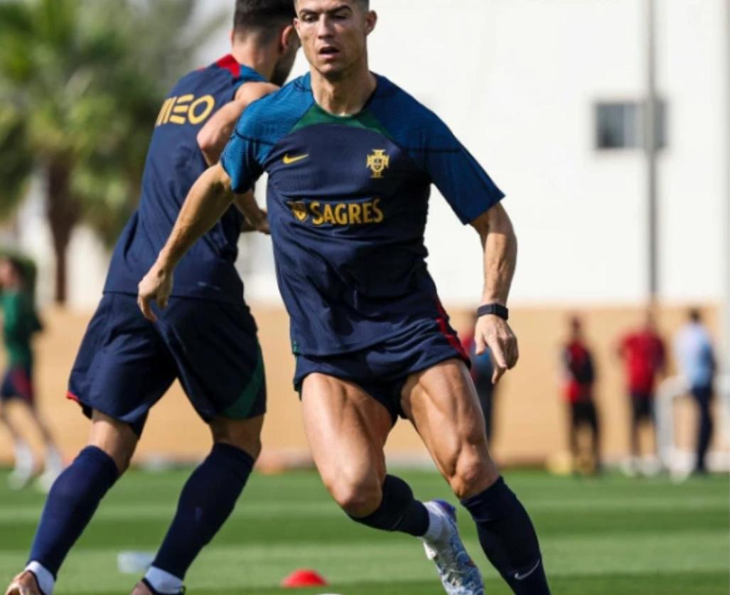 世界足球5大球星排名,c罗和马拉多纳脚力谁强