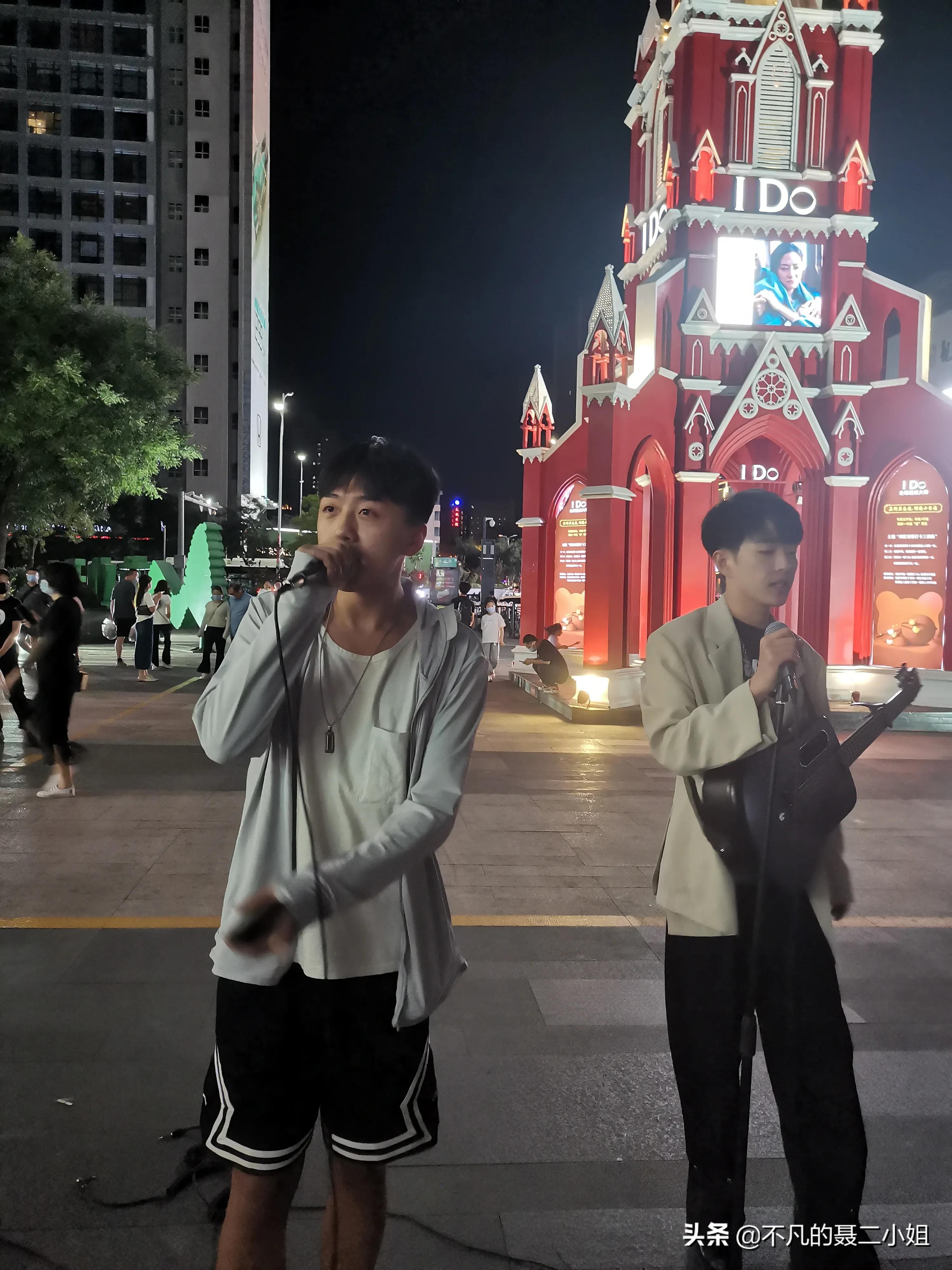 太原茂业夜景横屏,太原茂业人山人海