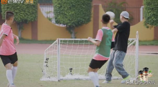 大湾仔的夜陈小春张智霖,大湾仔的夜张智霖拍桌