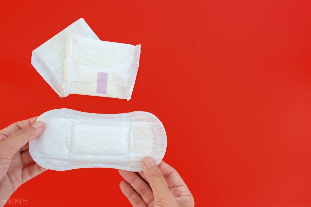 女性每天内裤都很脏是怎么回事,女性内裤每天都脏脏的怎么治疗