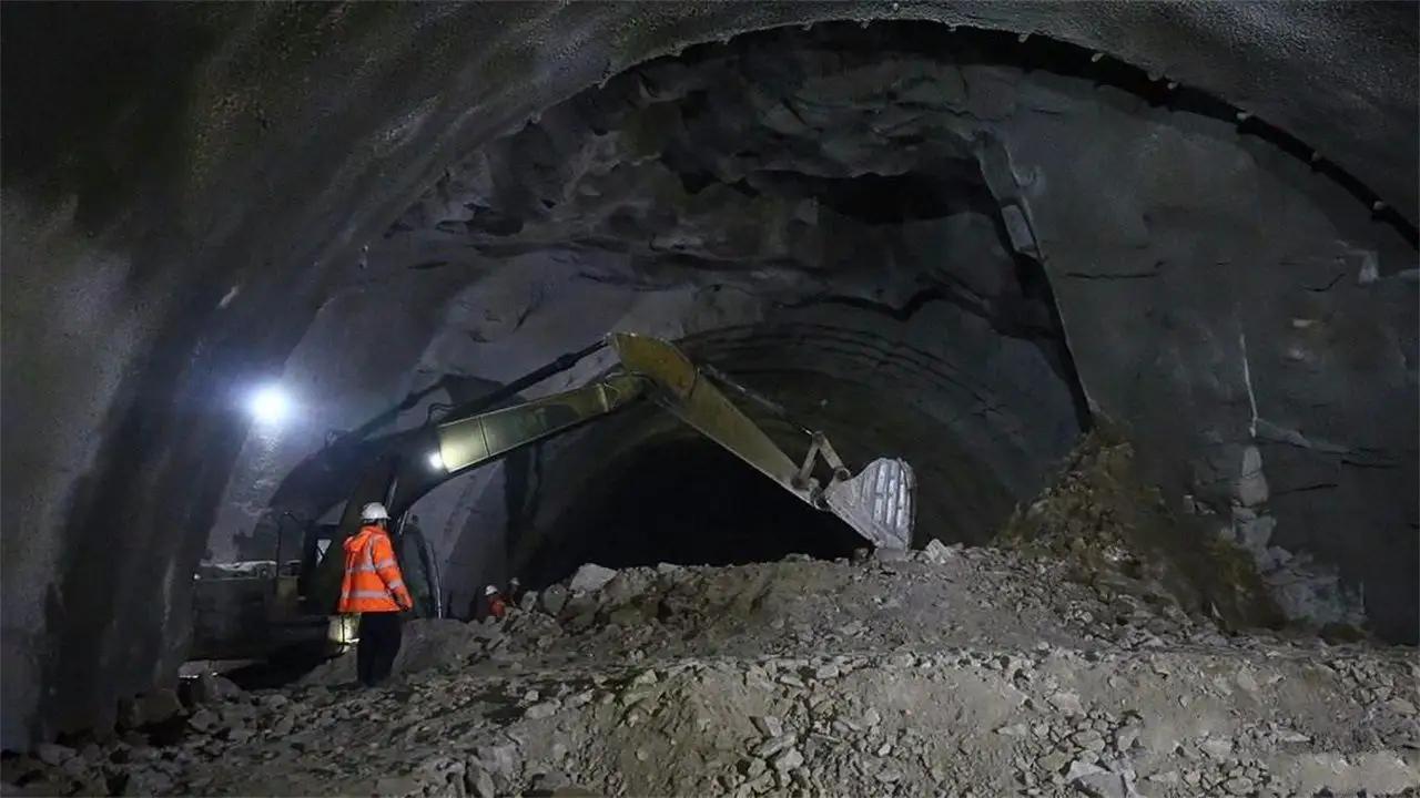 为什么高速公路是弯的不是直的,为什么高速公路不能修成一条直线