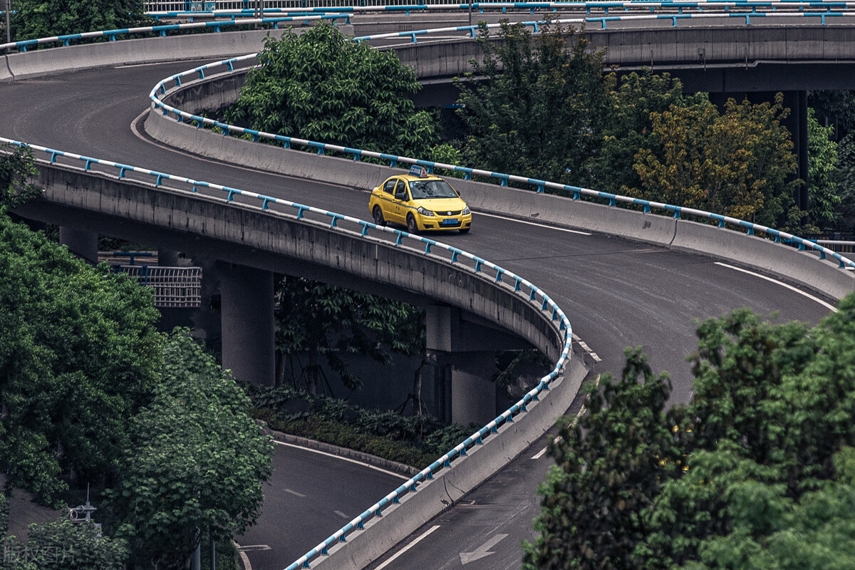 重庆的出租车为什么叫黄色法拉利,重庆法拉利出租车一般用什么车