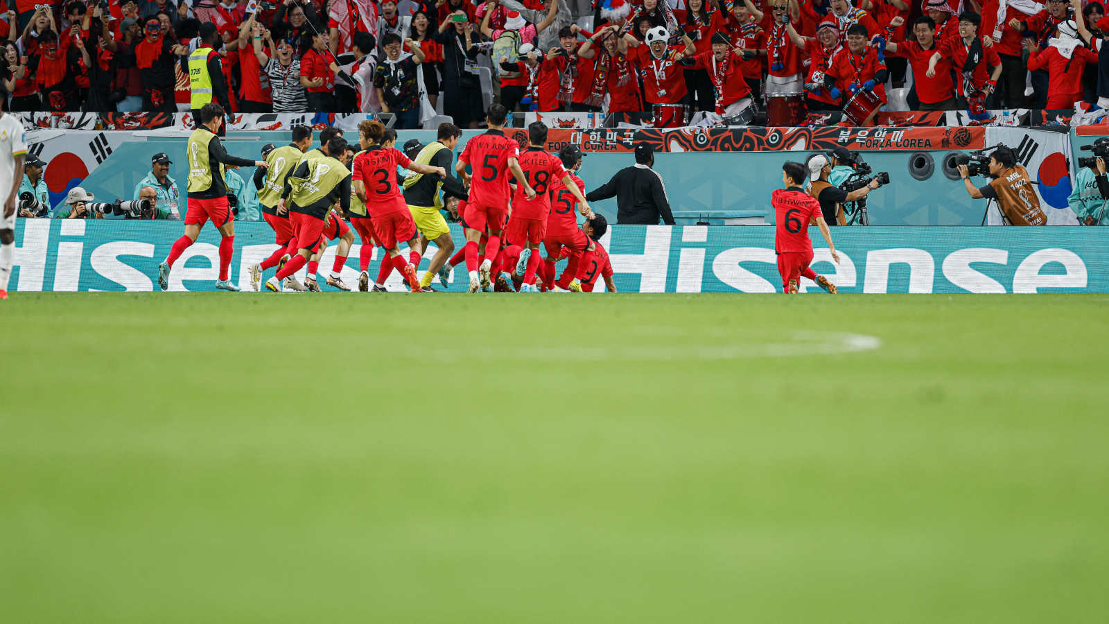 输球又输人！韩国主帅输急眼，咆哮怒骂裁判，直接染红无缘生死战