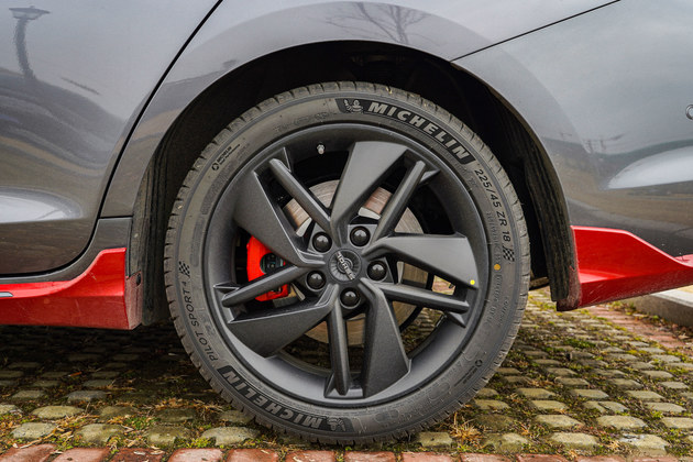 大众思皓曜2021款6座中配落地价,思皓曜和奕炫max暗夜破晓版哪个好