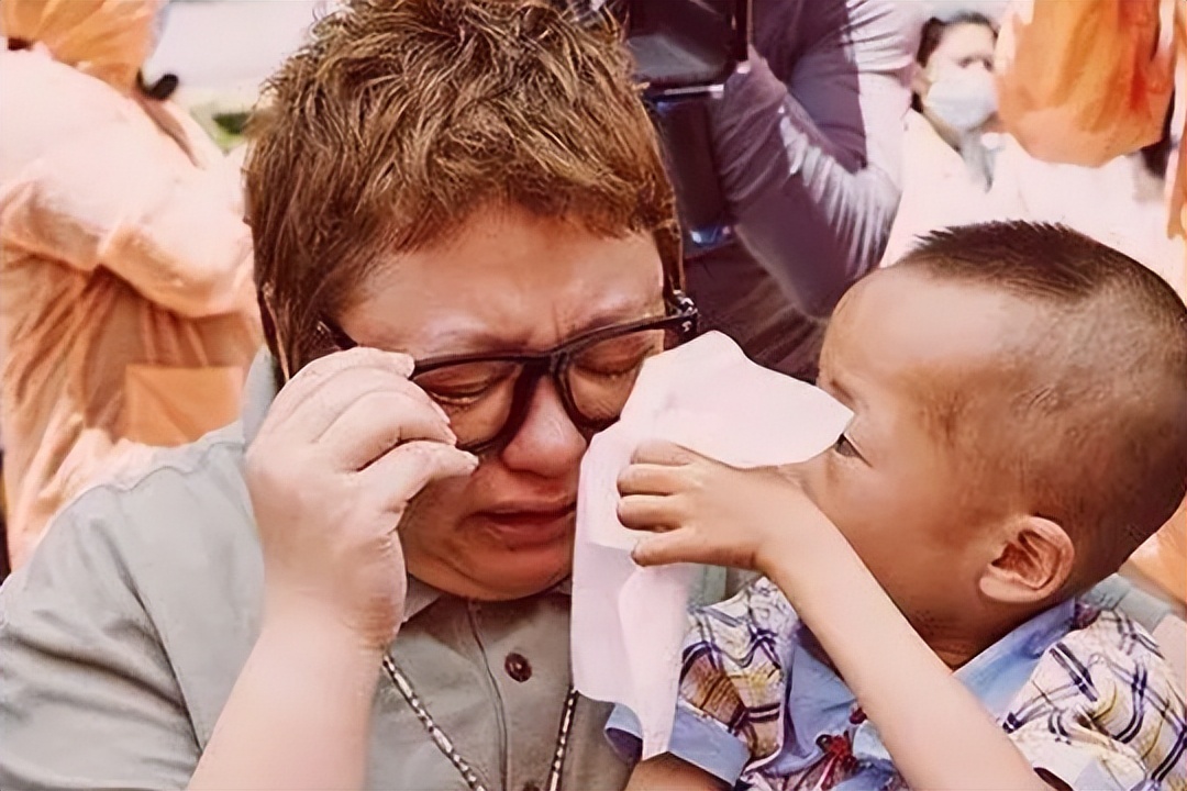 韩红被举报非法募捐的人是谁,韩红贪污3亿元