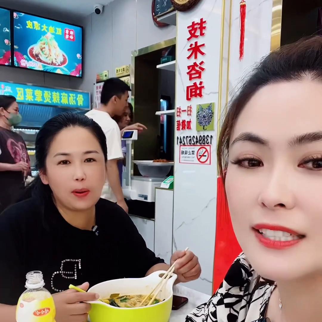 美女是咱家20年的学员，三年时间，通过自己的努力，改变...