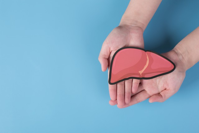 喝酒导致酒精肝该吃什么药,喝酒引起酒精肝有什么前兆